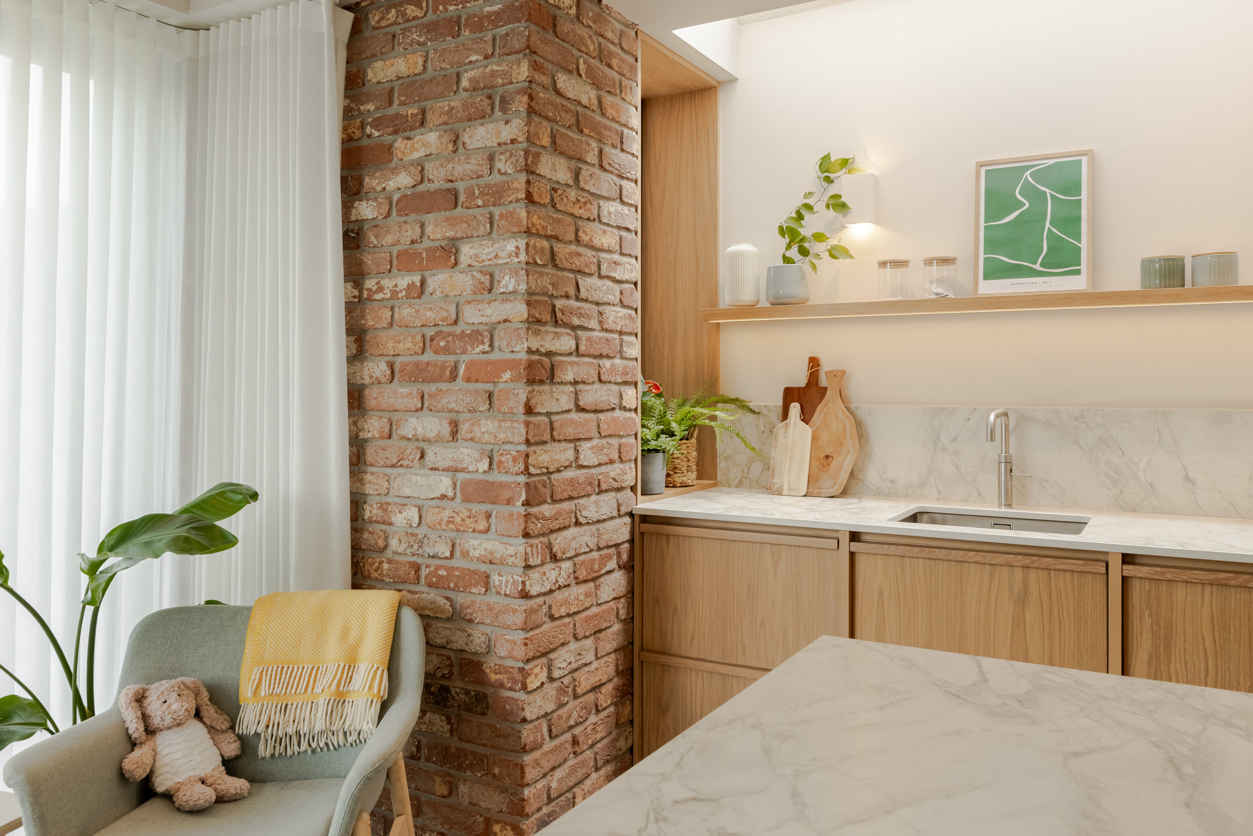 PW__0161-HDR bespoke kitchen soft textures natural light warm timber tones bespoke joinery