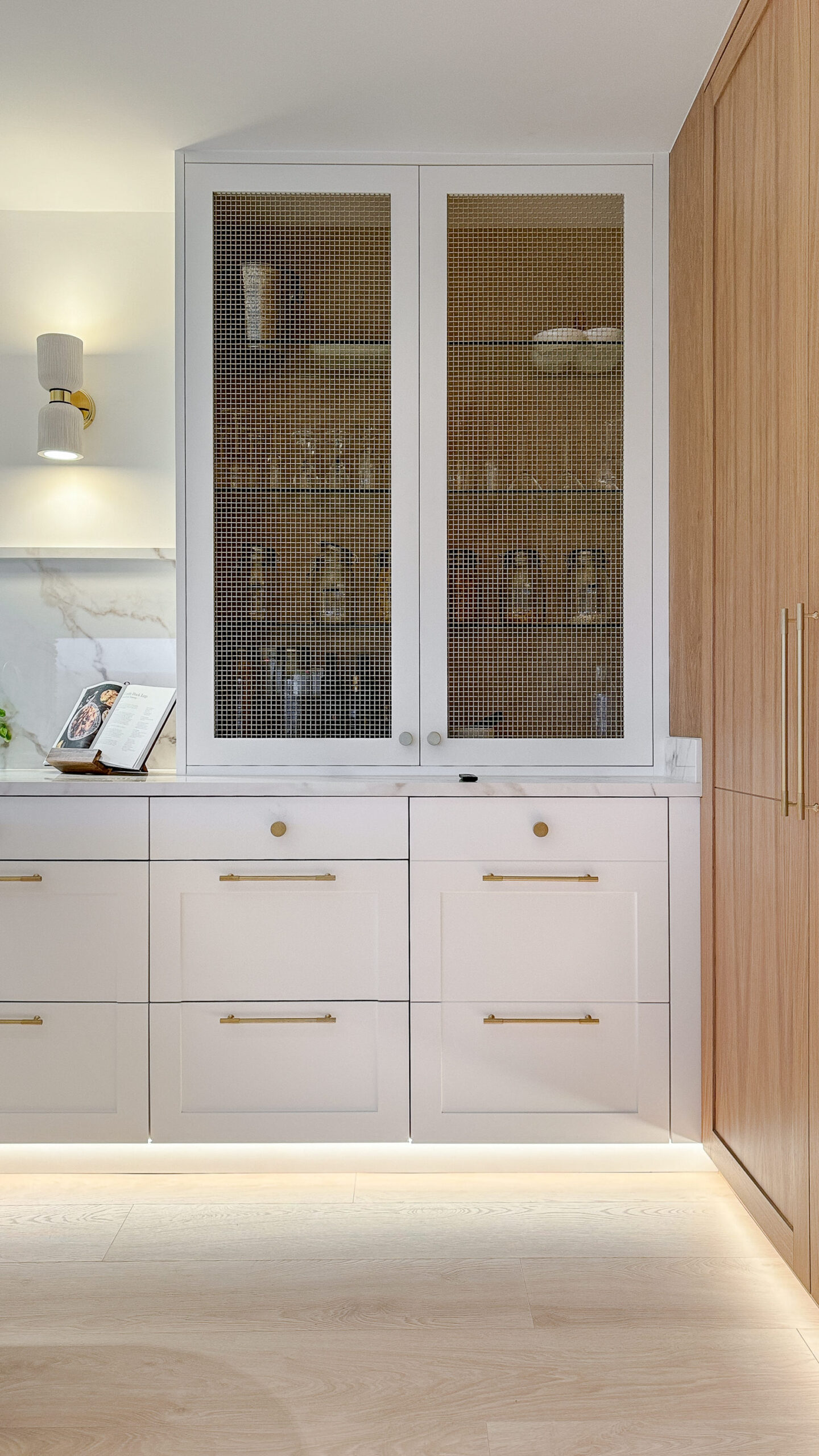 Custom made to measure modern classic kitchen with large island, quartz worktop, s-box power point, luxurious details and pendant lights