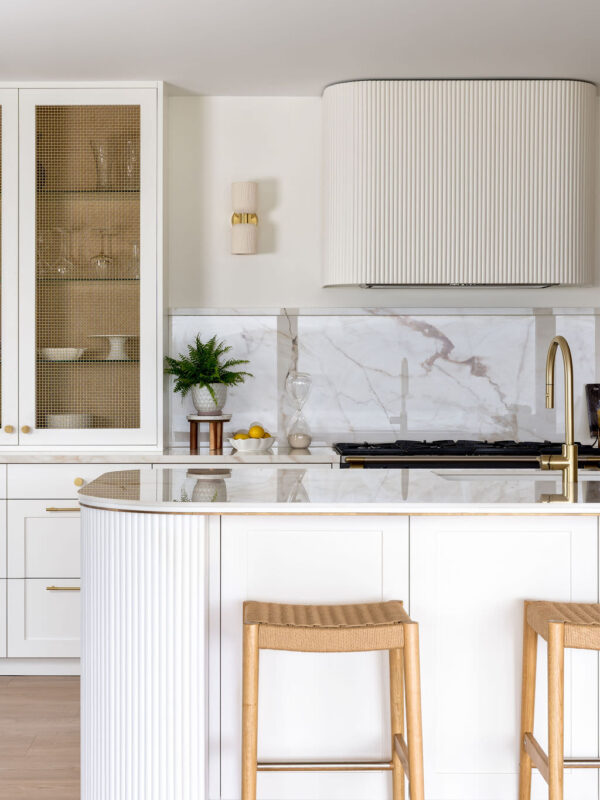 Custom made to measure modern classic kitchen with large island, quartz worktop, s-box power point, luxurious details and pendant lights