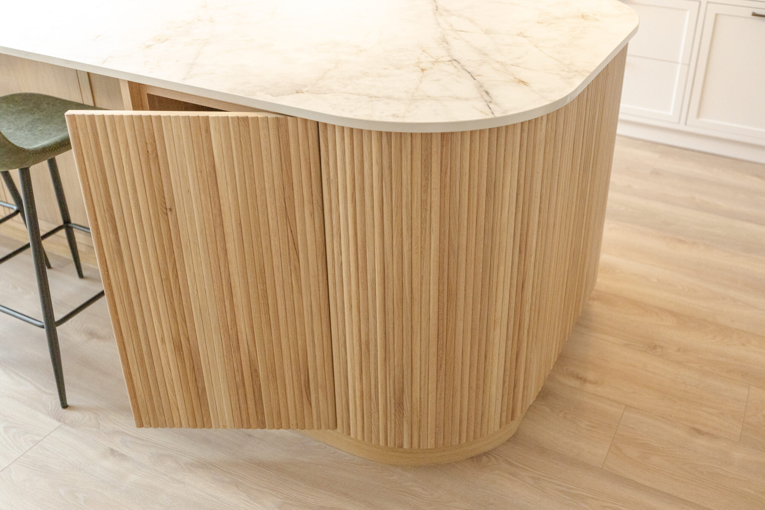 Custom made modern classical kitchen with large island, quartz worktop, and pendant lights and warm wood touch