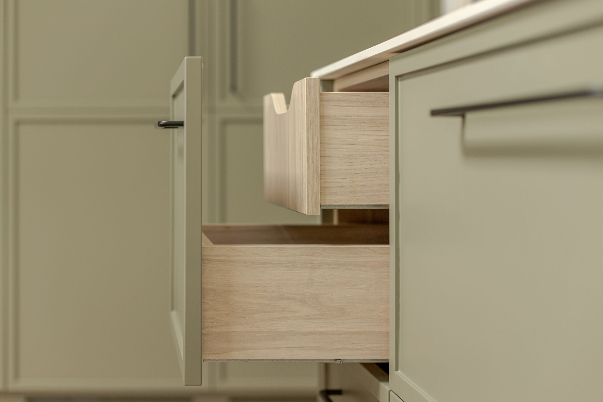 A refined modern classic kitchen combining timeless shaker cabinetry with contemporary finishes and natural warmth.
