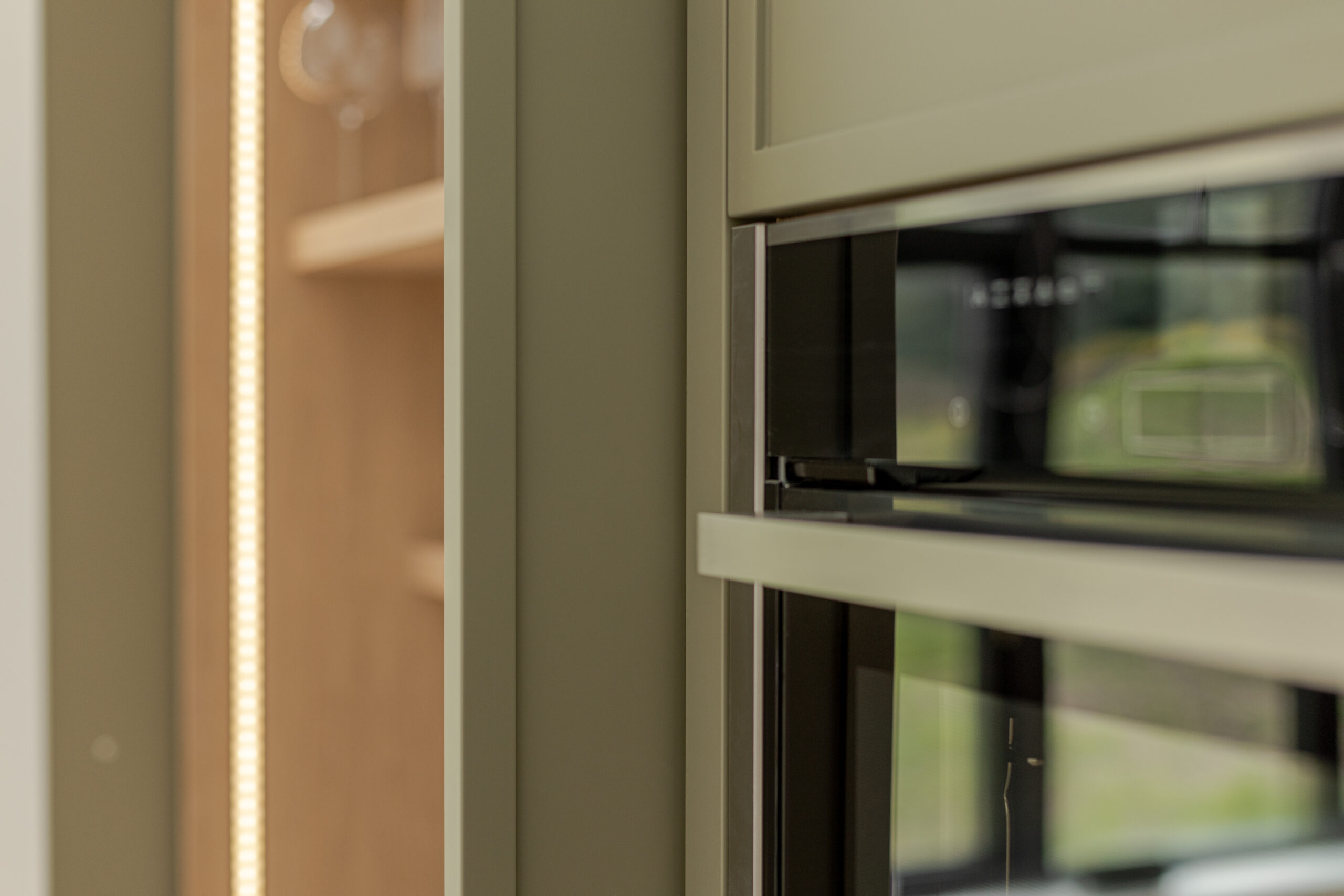 A refined modern classic kitchen combining timeless shaker cabinetry with contemporary finishes and natural warmth.